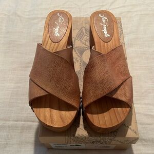 NWT /Free People wooden clogs  with leather straps/stud detail